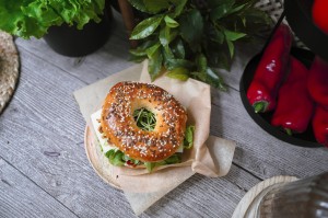 BAJGIEL Z SZARPANYM KURCZAKIEM 0.48.JPG